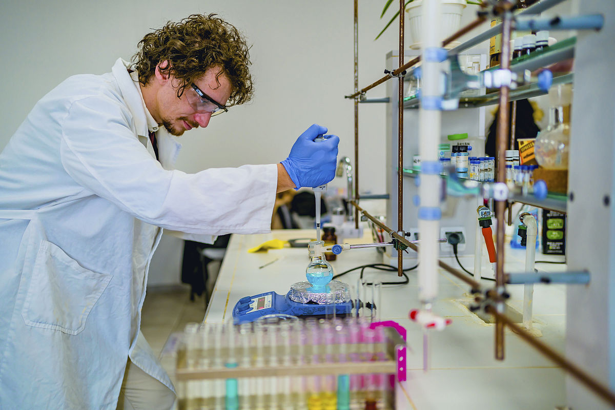 成都医学院生物技术专业招生：培养未来生物科技人才