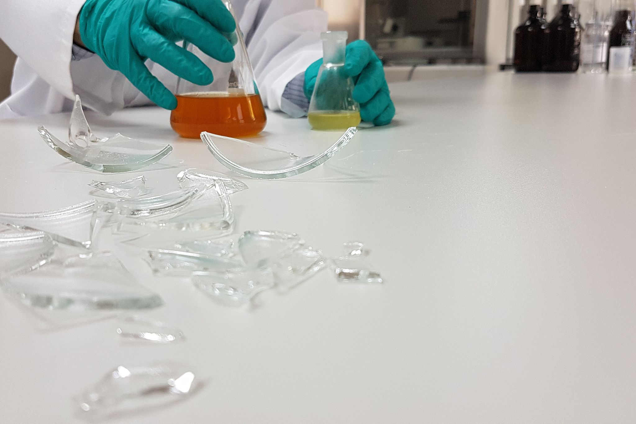 实验室使用过程中有哪些可能存在的安全隐患及注意事项