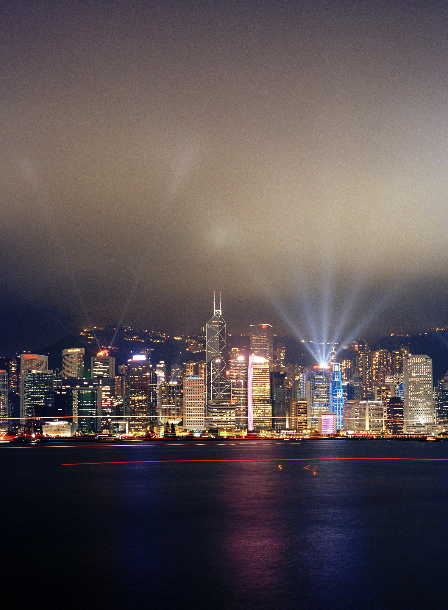 写一篇关于肩膀应该扛起的不是疼痛的小红书文案