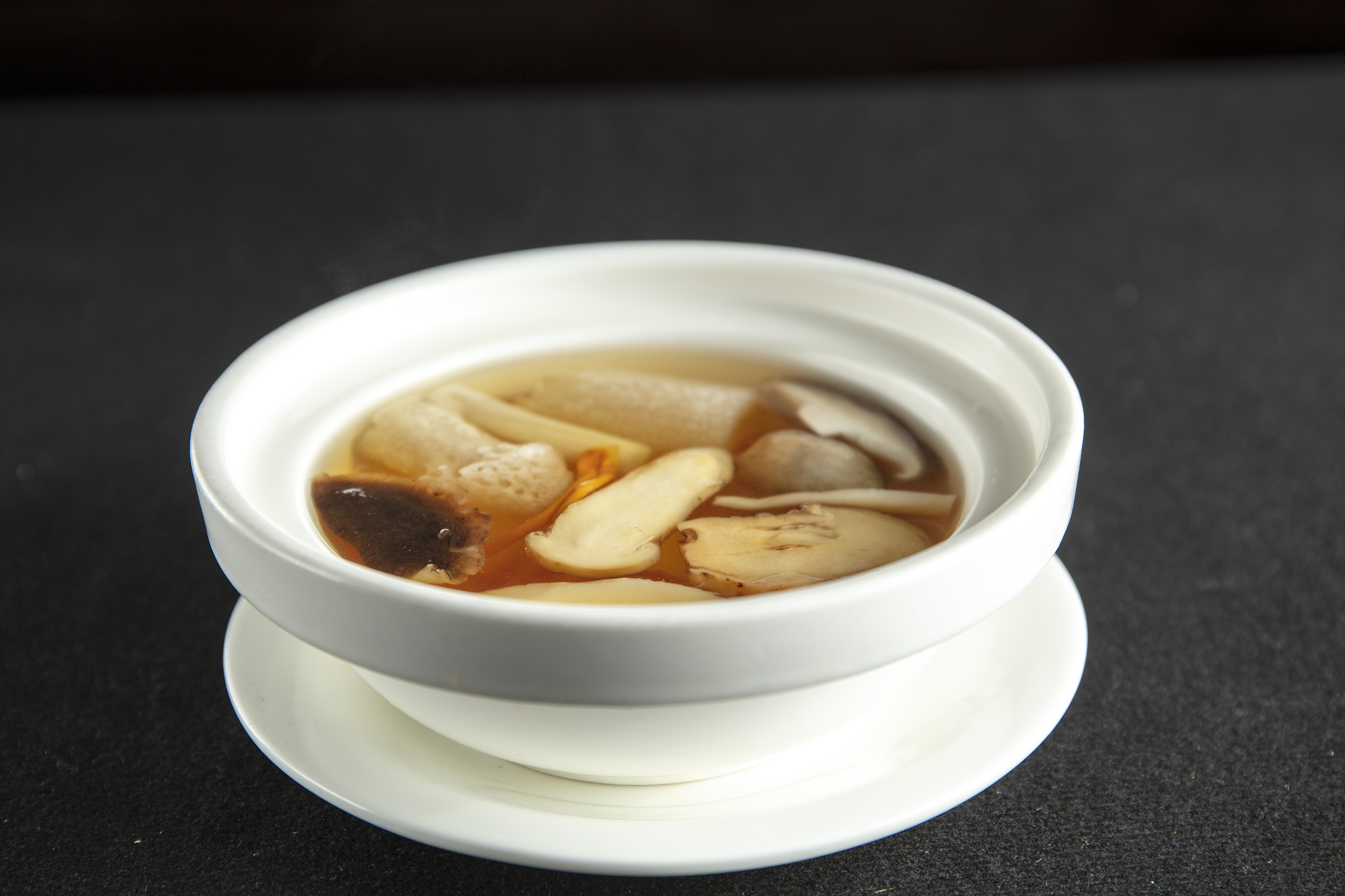 竹荪松茸菌菇汤