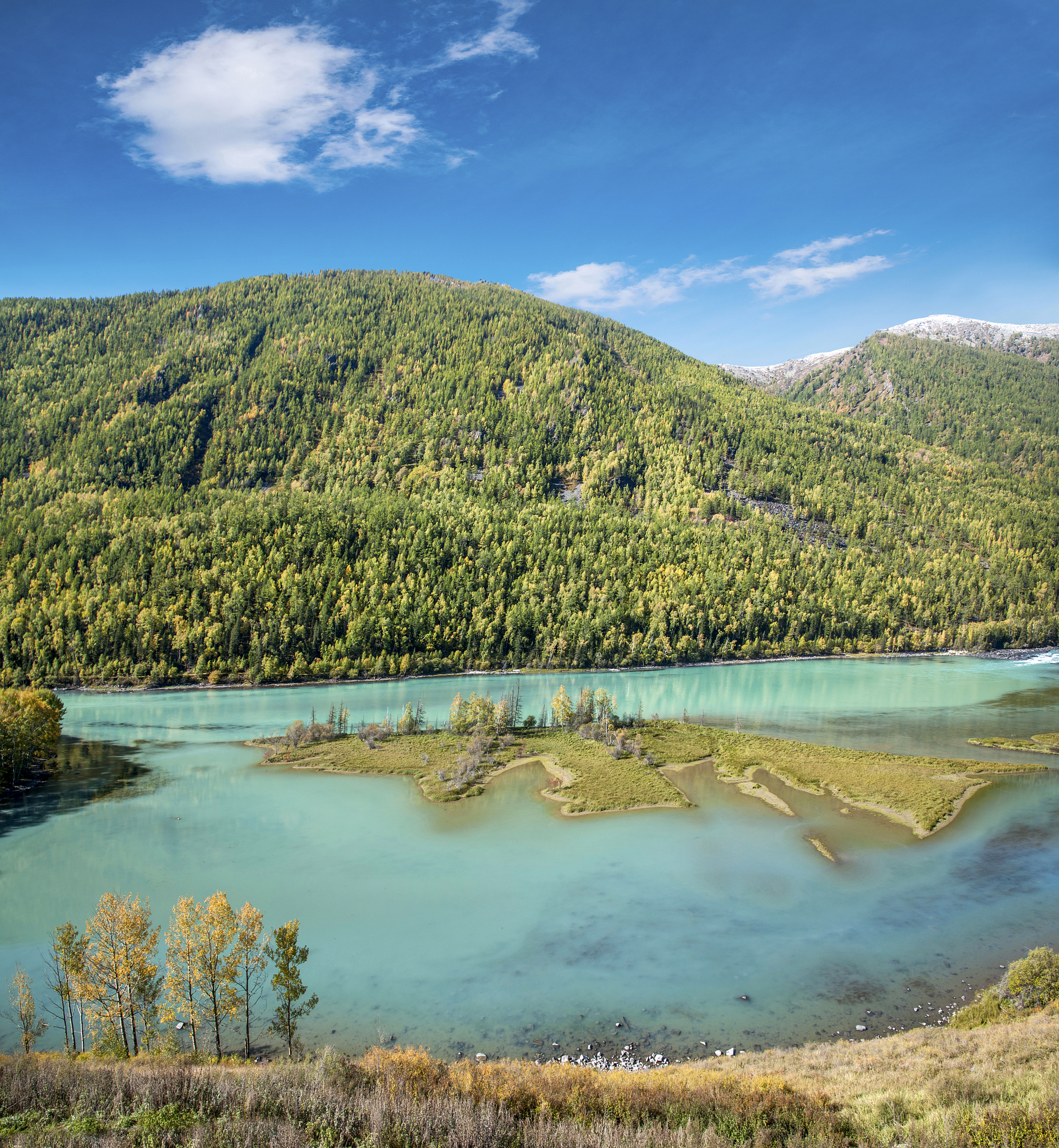 新疆旅游：自然景观、文化魅力、美食体验，不可错过的旅行目的地
