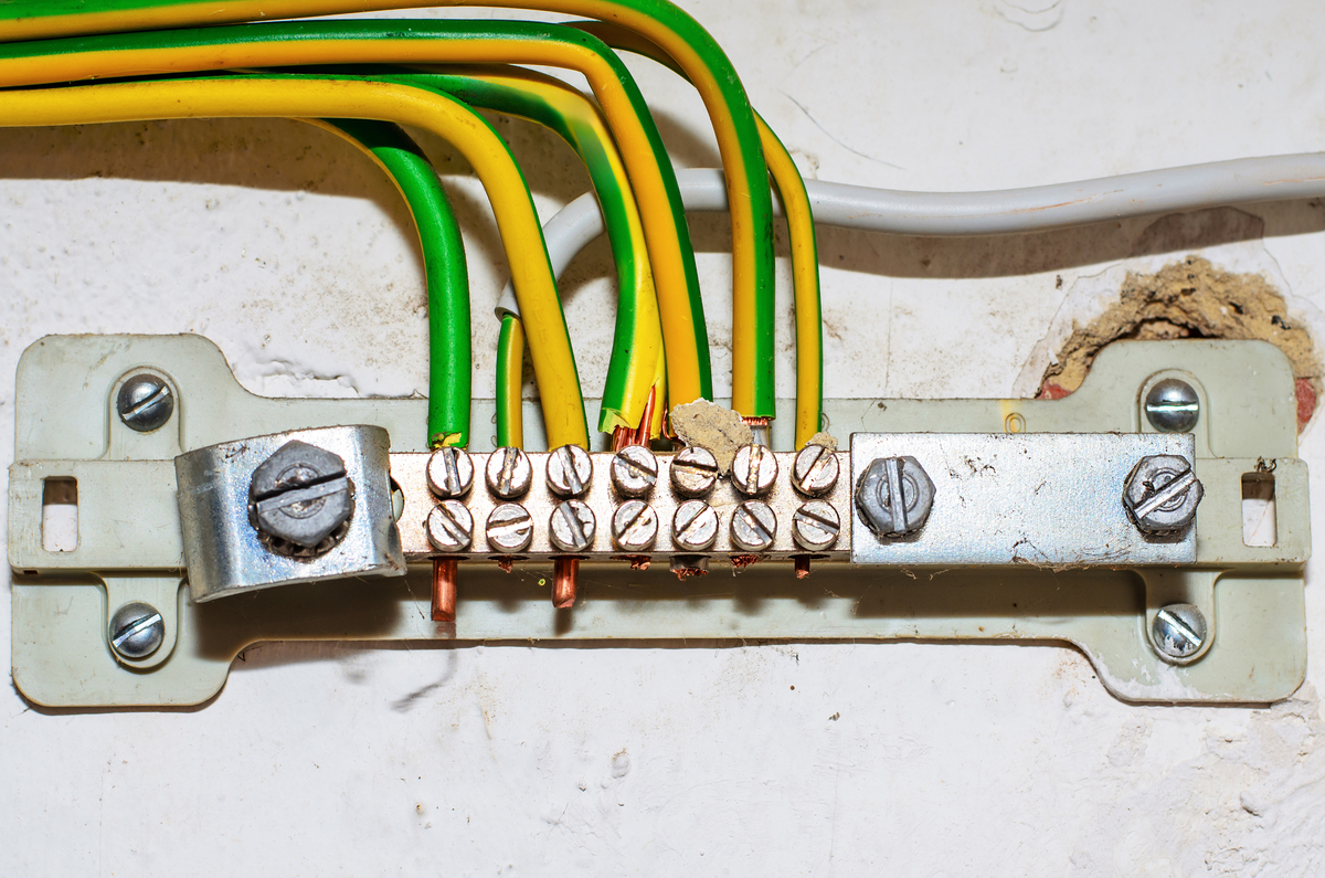 平行线接火线安全吗？ - 不可行！