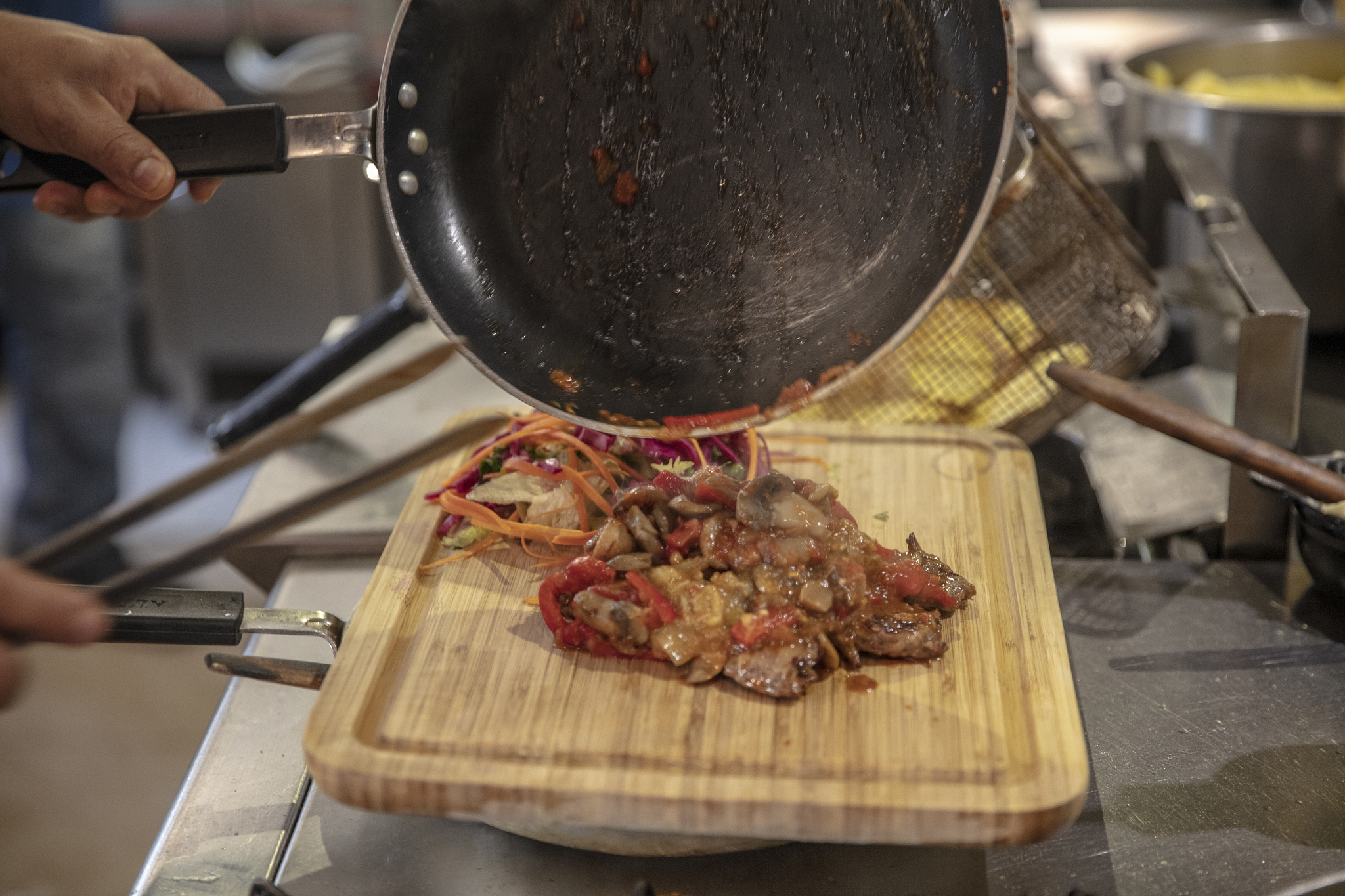 吃播的肉怎么那么烂乎