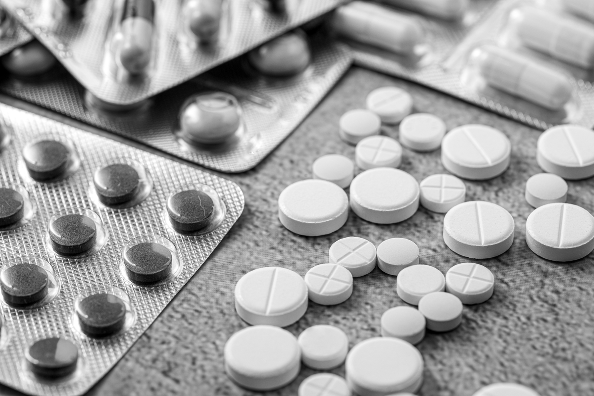 冠心病药物治疗全解析：从基石到辅助，详细解读常用药物