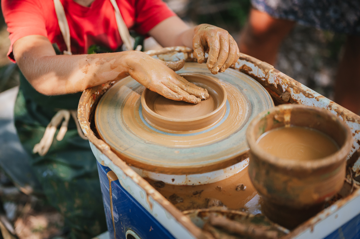 江苏省陶都中等专业学校2023年新增专业：陶瓷设计与制作、工艺美术、营销管理