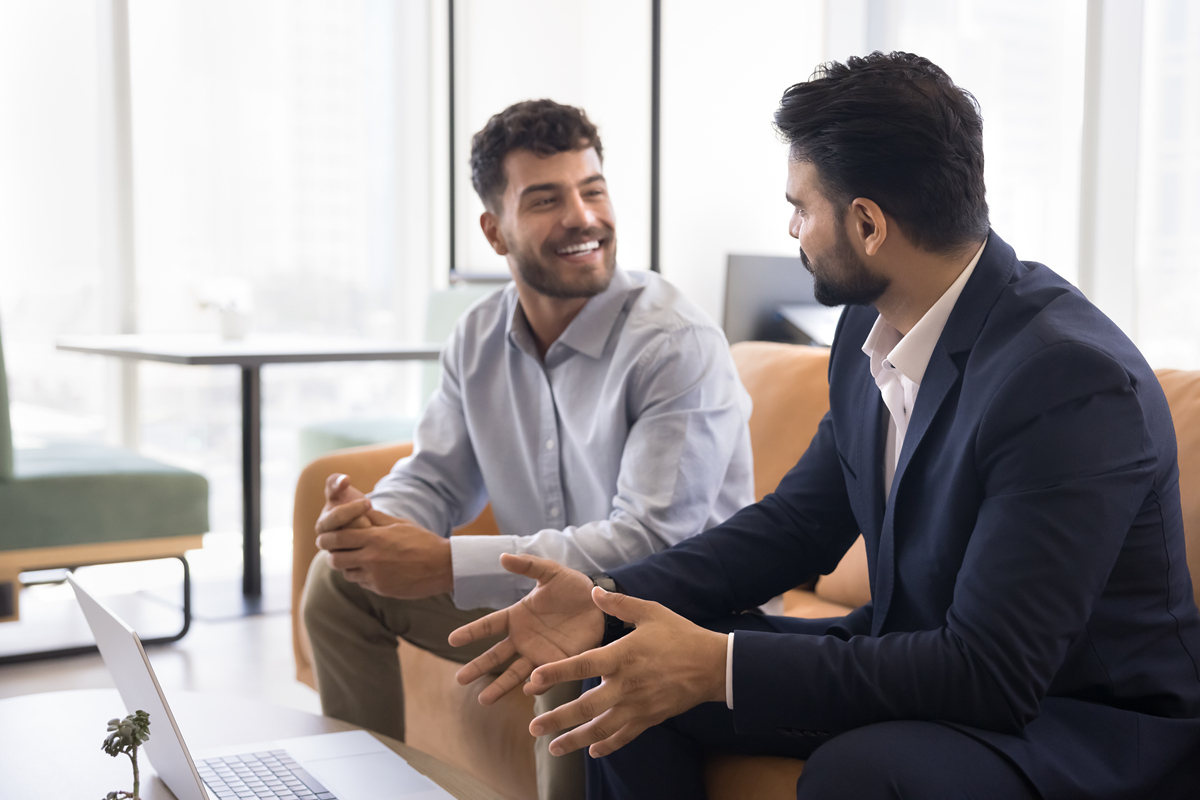 男同事唯独不和我说话为什么