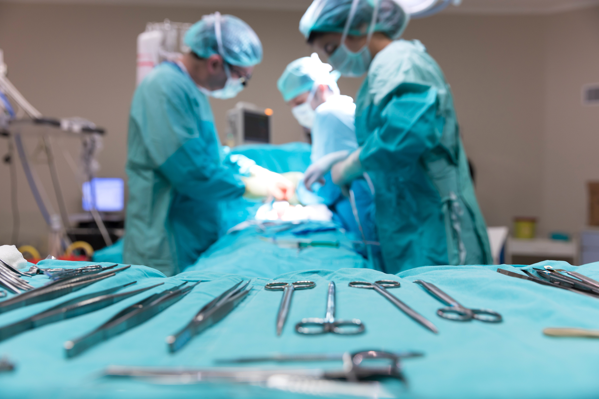 medical team performing surgical opertion