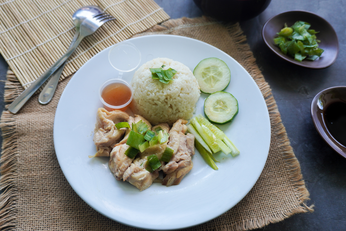 新加坡午餐推荐：从海南鸡饭到辣椒螃蟹，探索当地美食