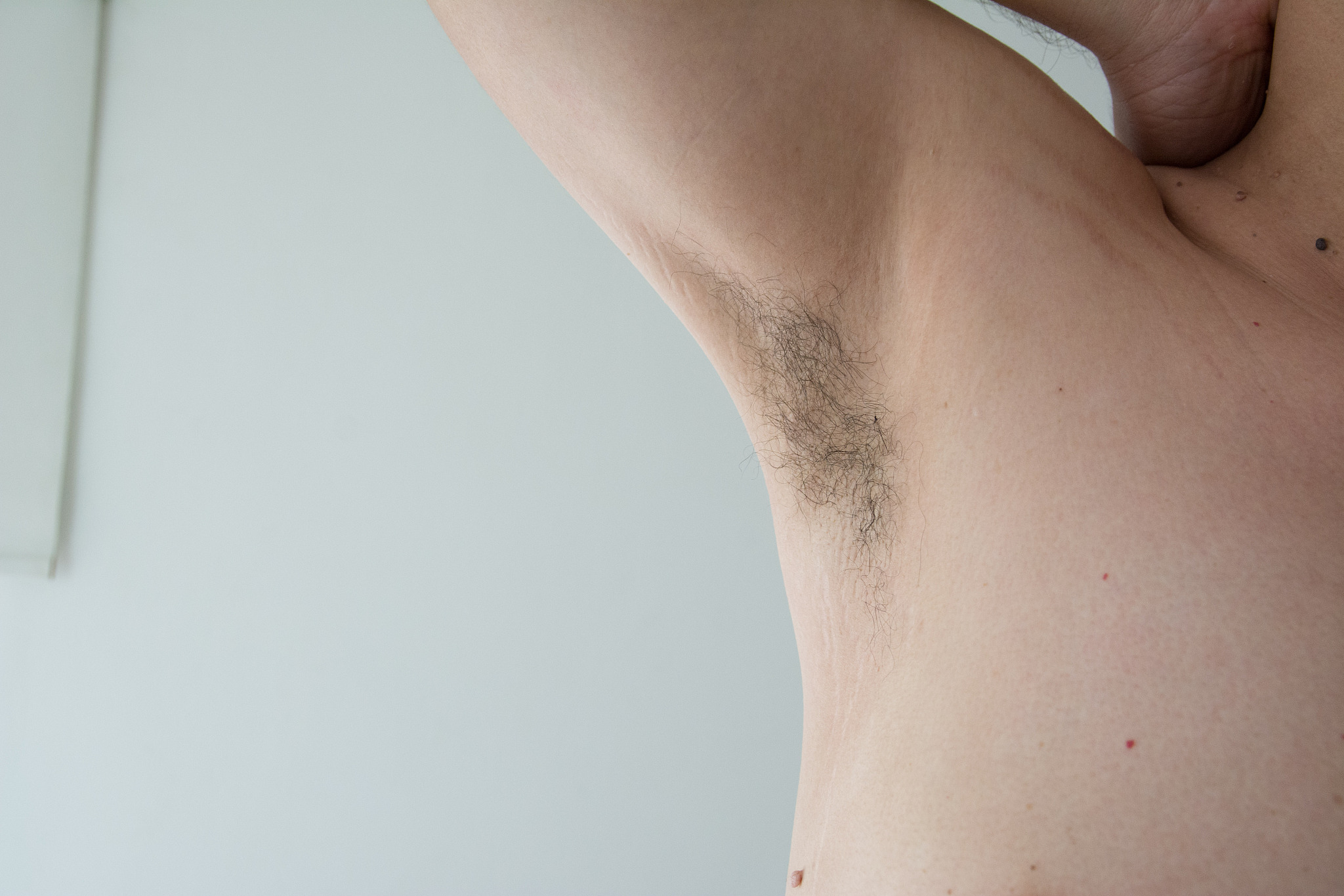 狐臭和刮腋毛：影响、清洁和预防