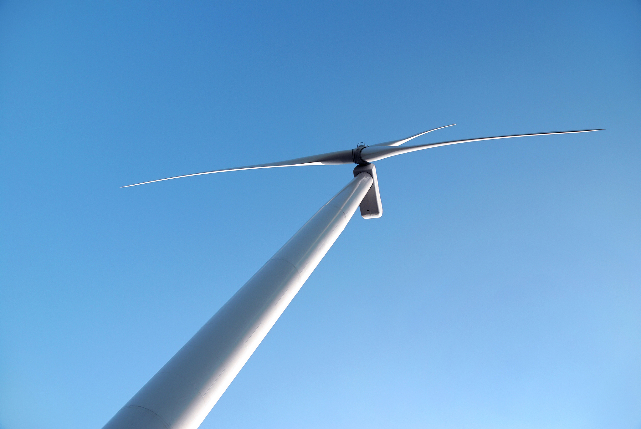 风力发电机类型及特点：详解桨式、直驱式、首风式