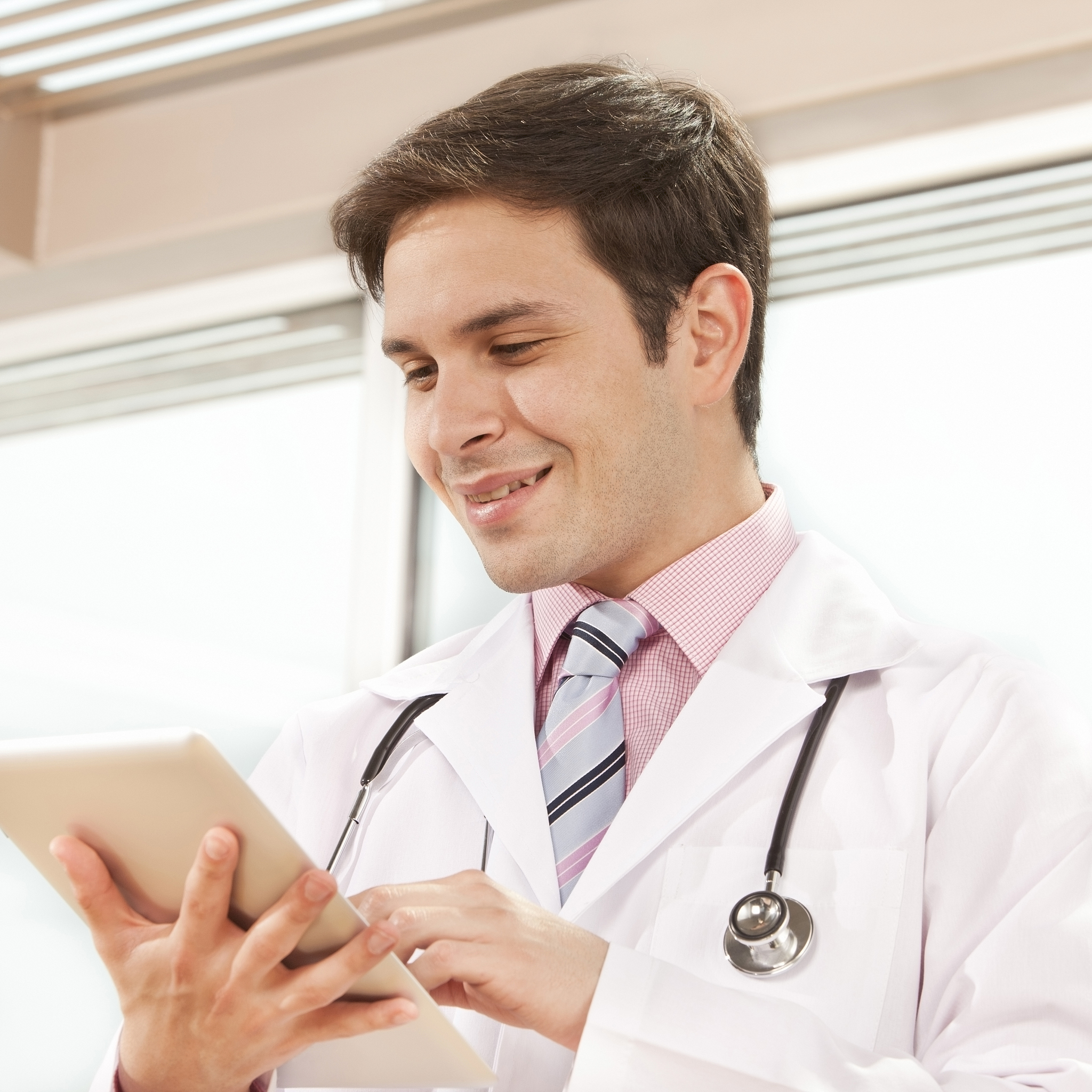 黄冈2022年中专卫校热门专业：医学营养、临床医学、护理学等