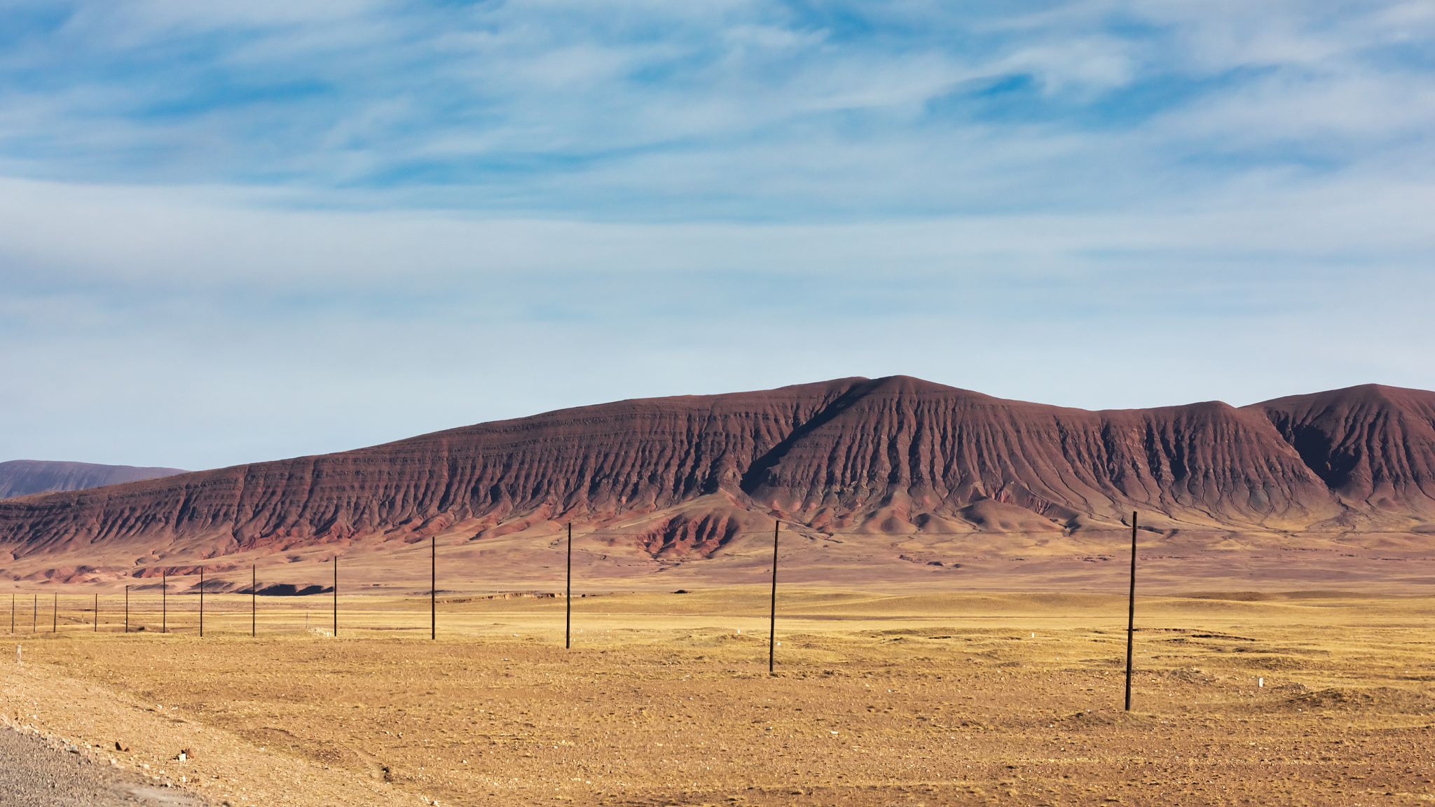 塔克拉玛干的腹地离中国边境还有多远呀？