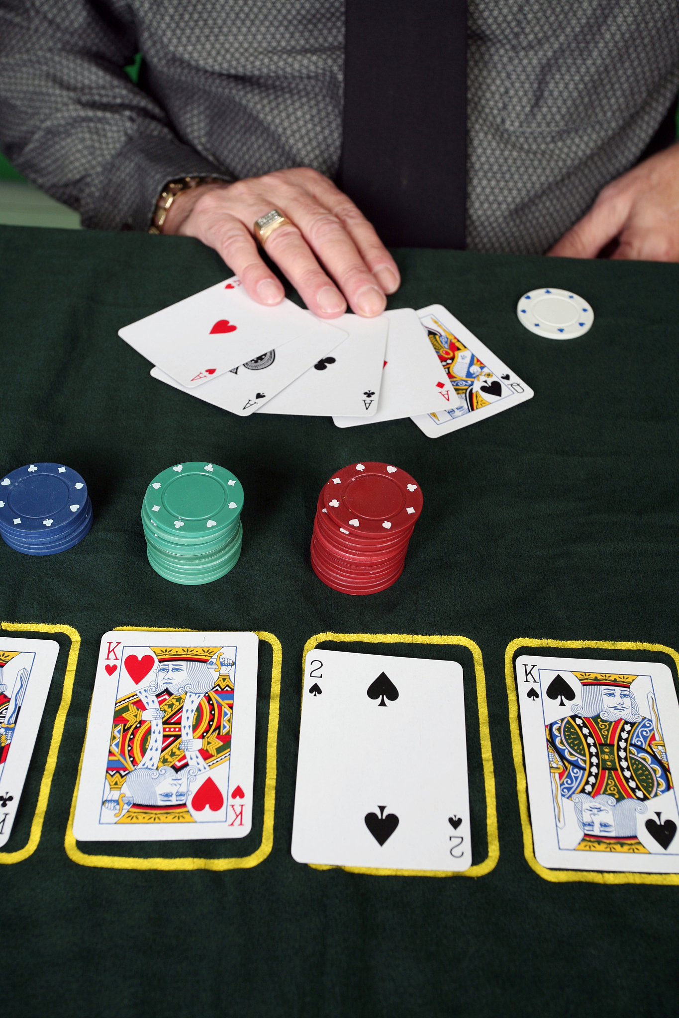 竖屏斗地主游戏：经典纸牌游戏，策略与技巧的较量