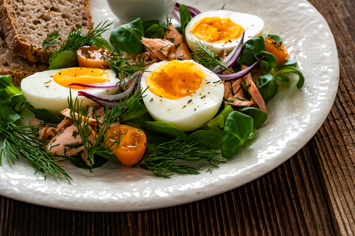 每天吃两个水煮蛋的好处：营养师揭秘