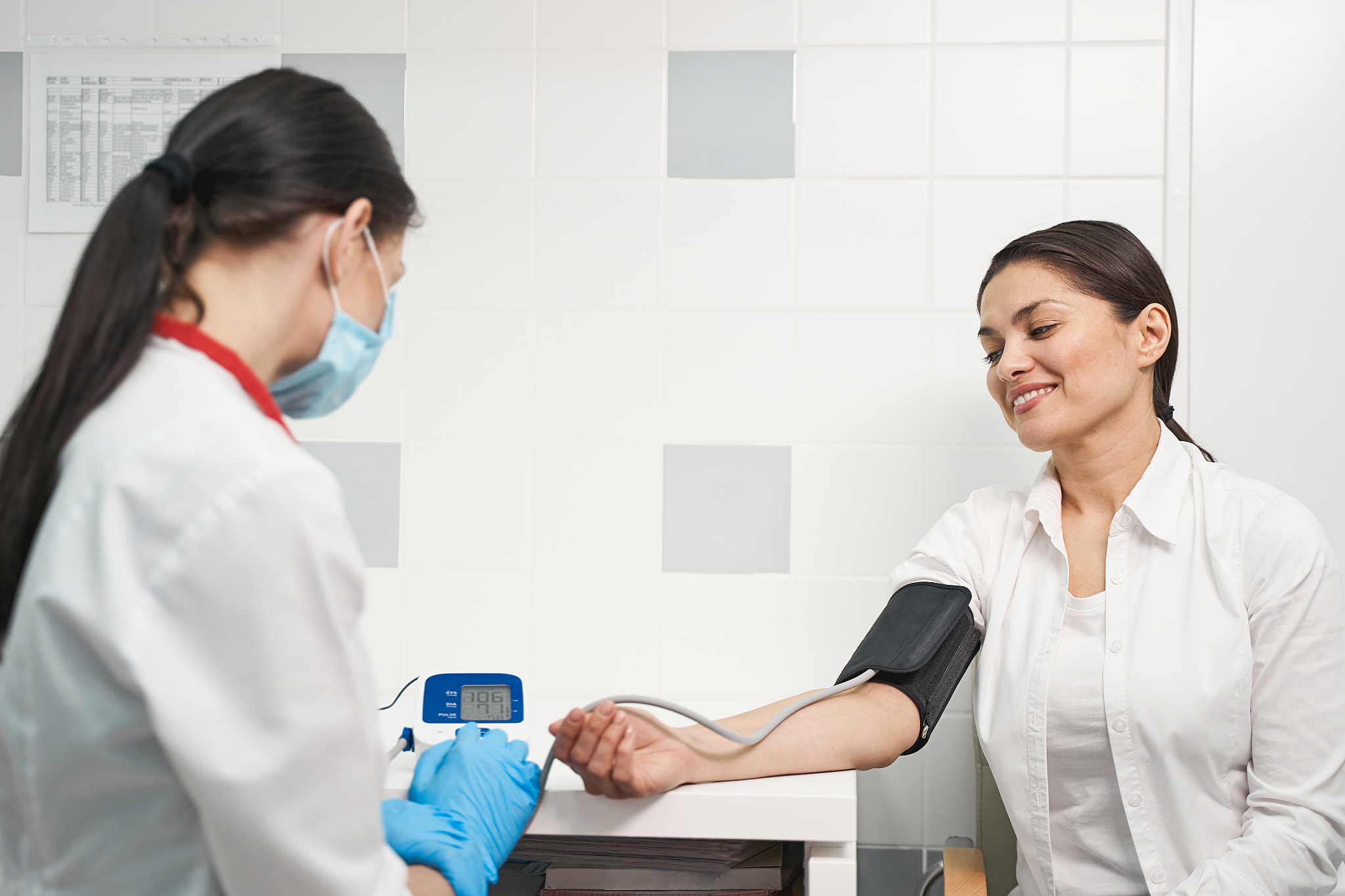 临床医学出来干什么 女生学临床医学工资高不高