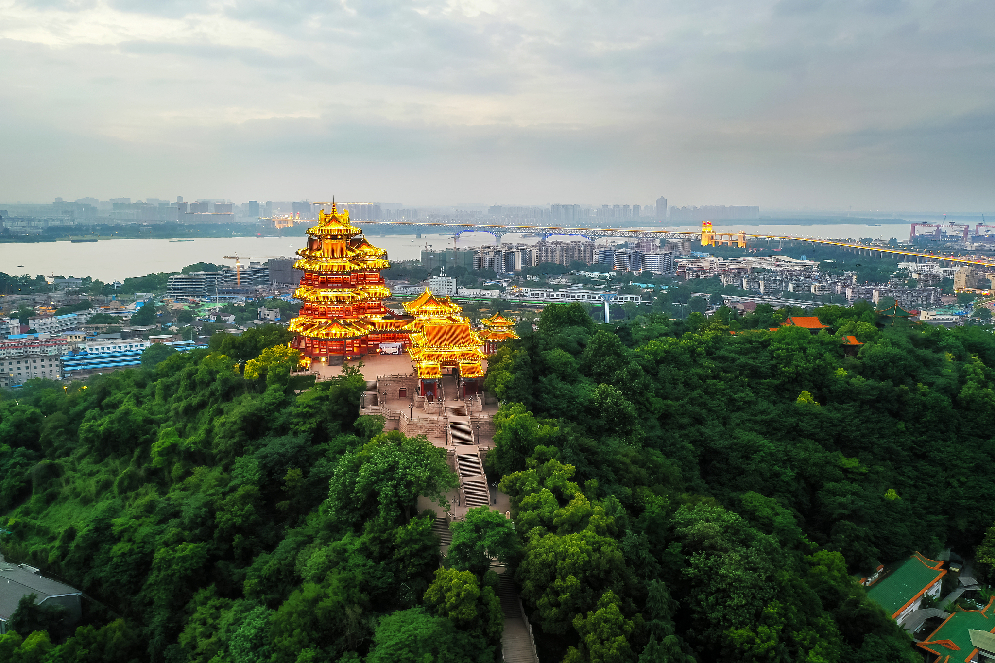 武汉旅游资源现状分析：自然景观、历史文化、美食等