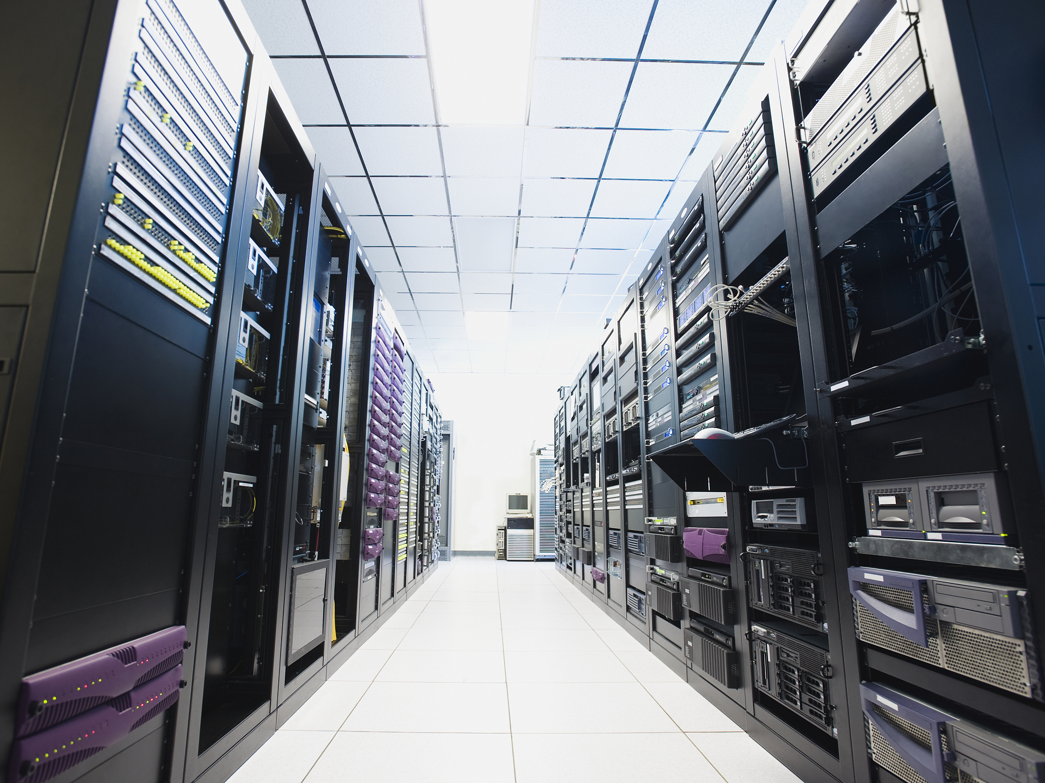 大型计算机示例：IBM zSeries、Power Systems、Oracle Exadata、HP Superdome、Fujitsu PRIMEQUEST