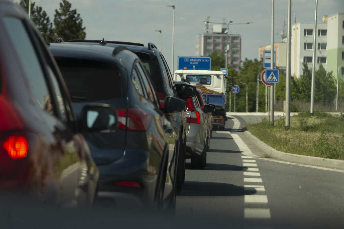高速公路停车致事故谁担责？前车违规停第三车道致两死