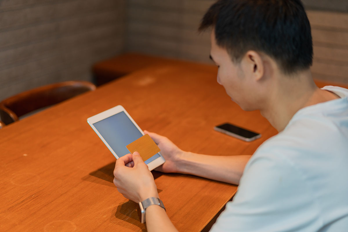 高中生手机使用问题及对策研究：现状、影响及应对策略