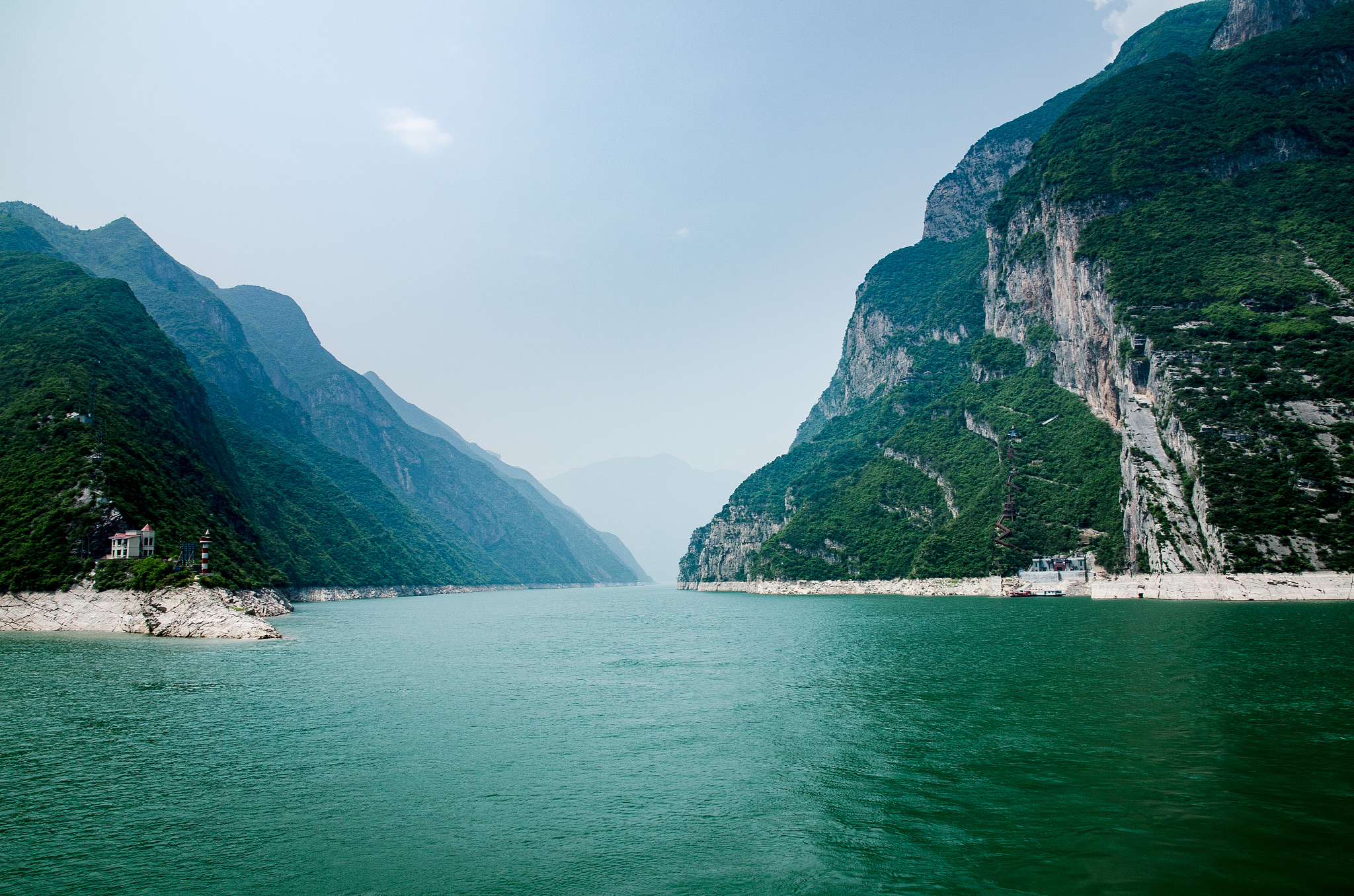三峡地区地质背景对山水地貌的影响 - 地形、水流、资源