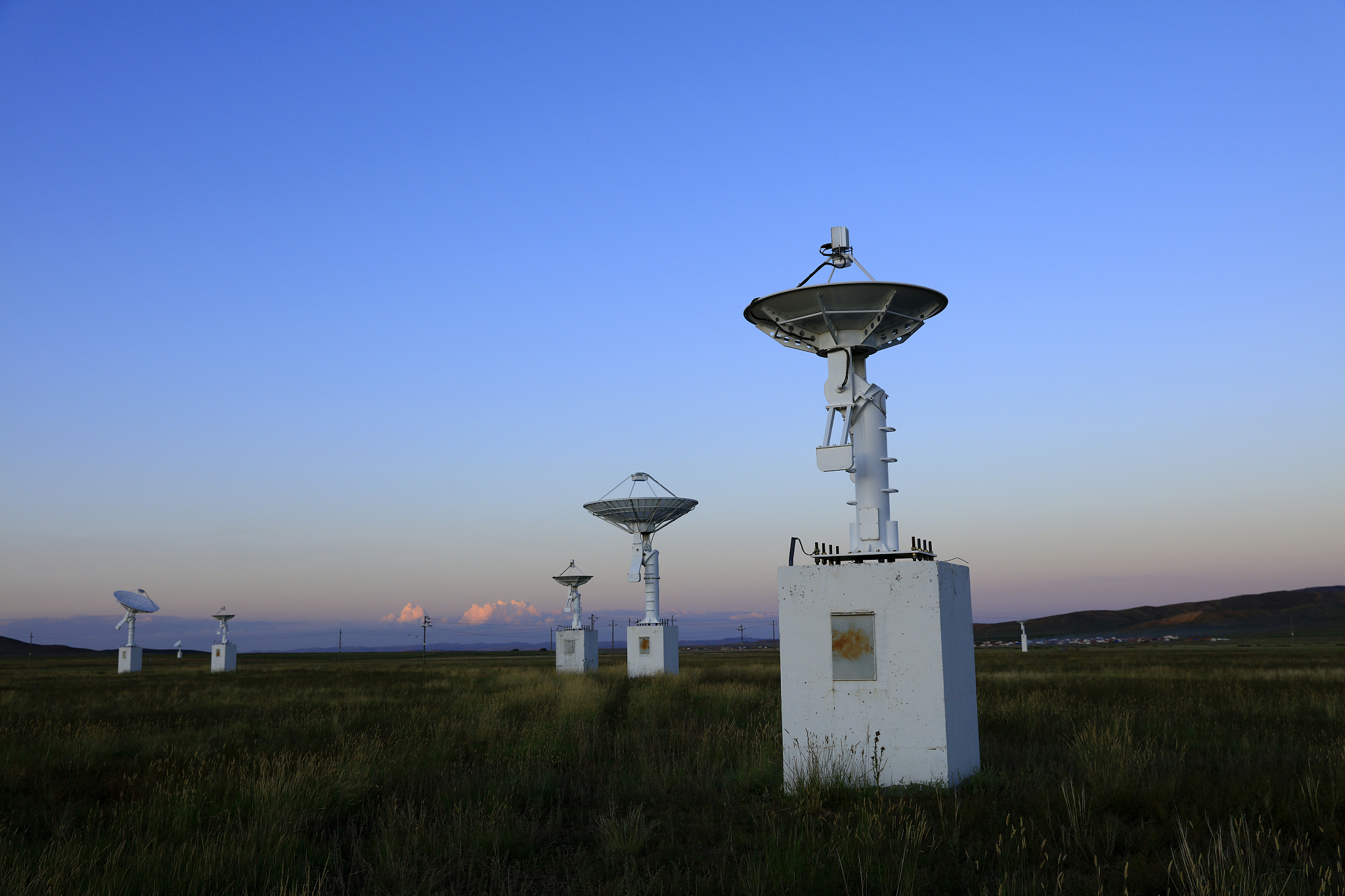 the silhouette of the radio telescope