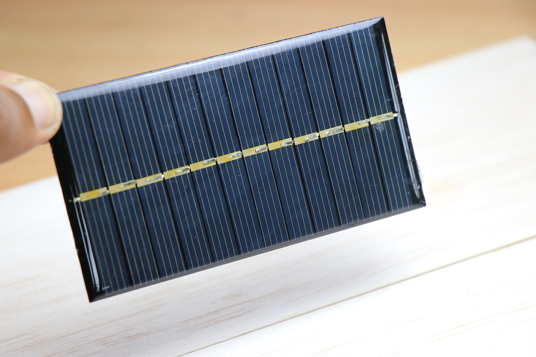 如何快速判断硅太阳能电池质量？