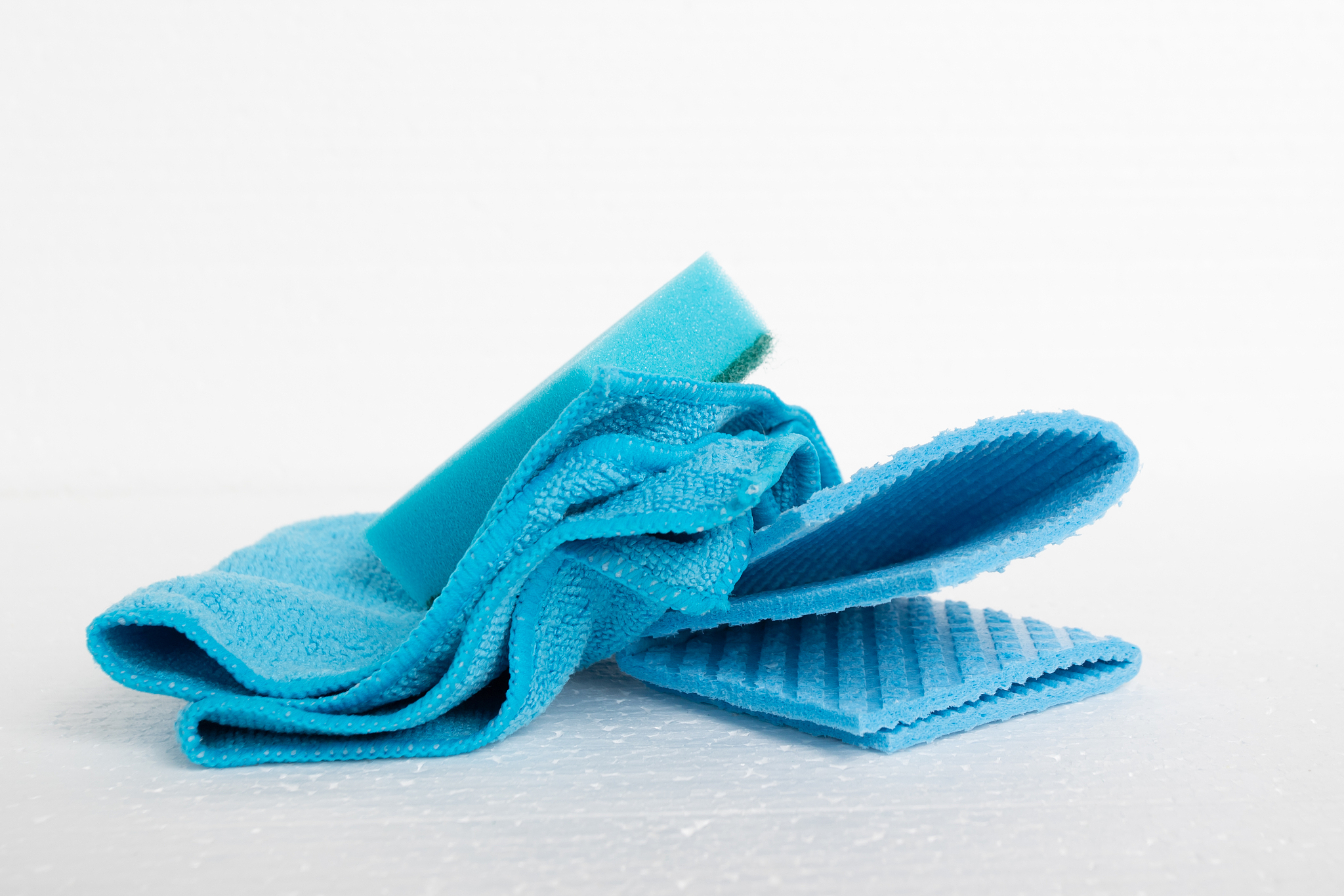 请帮我写1篇650字的博客文章主题是：擦玻璃用什么擦最干净