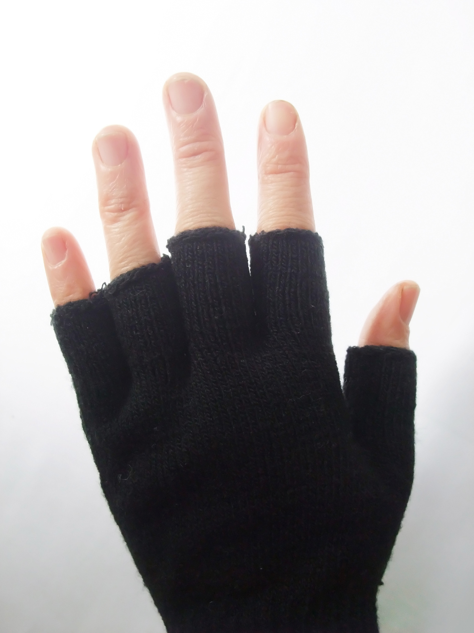 桌球手套拍摄室内的展示手套防滑、时尚耐磨透气等卖点视频拍摄的脚本怎么写