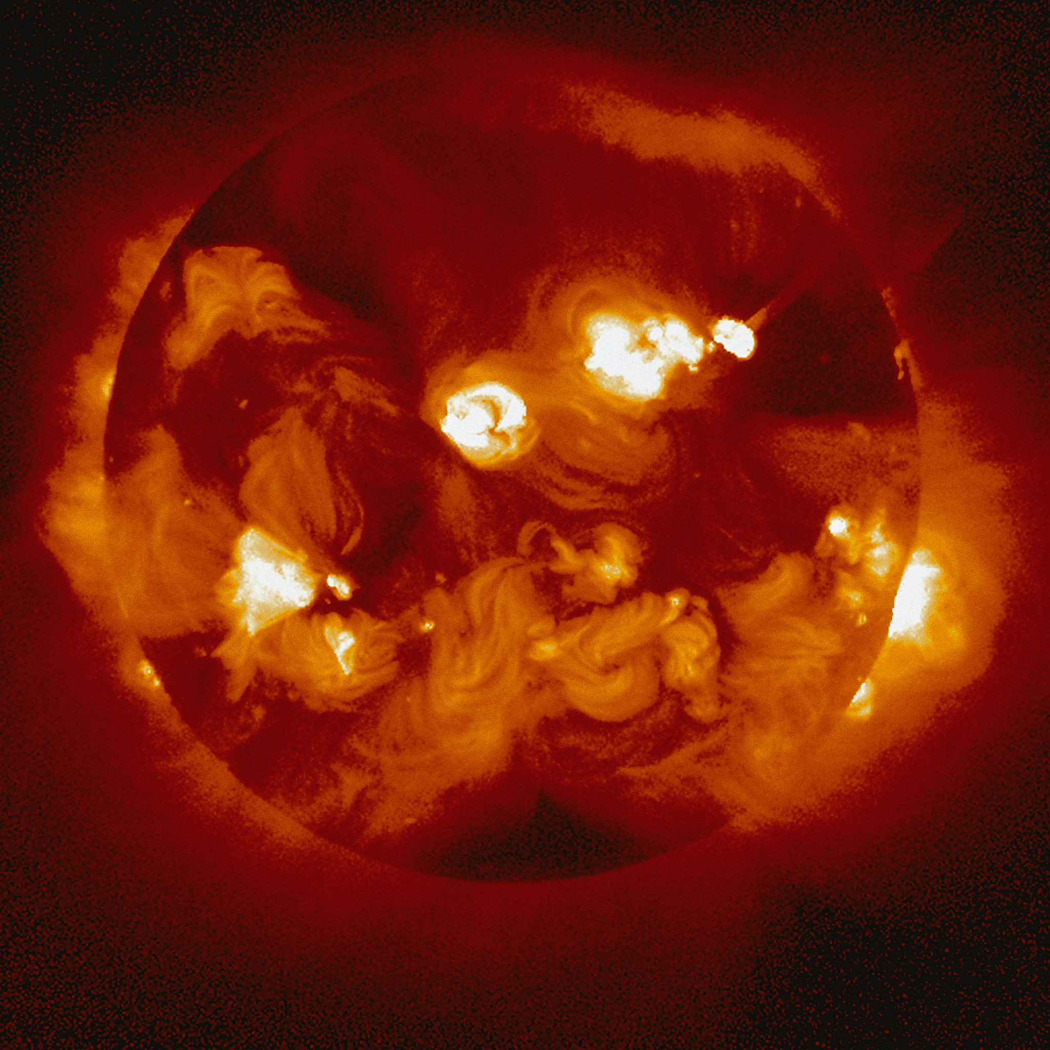 太阳表面温度约多少°C