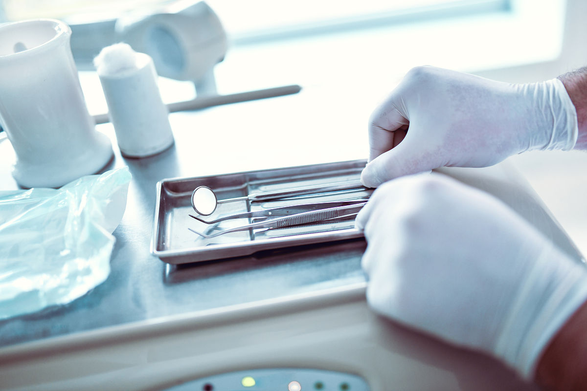 口腔医学专业就业方向：从医疗机构到创业，你的选择有哪些？