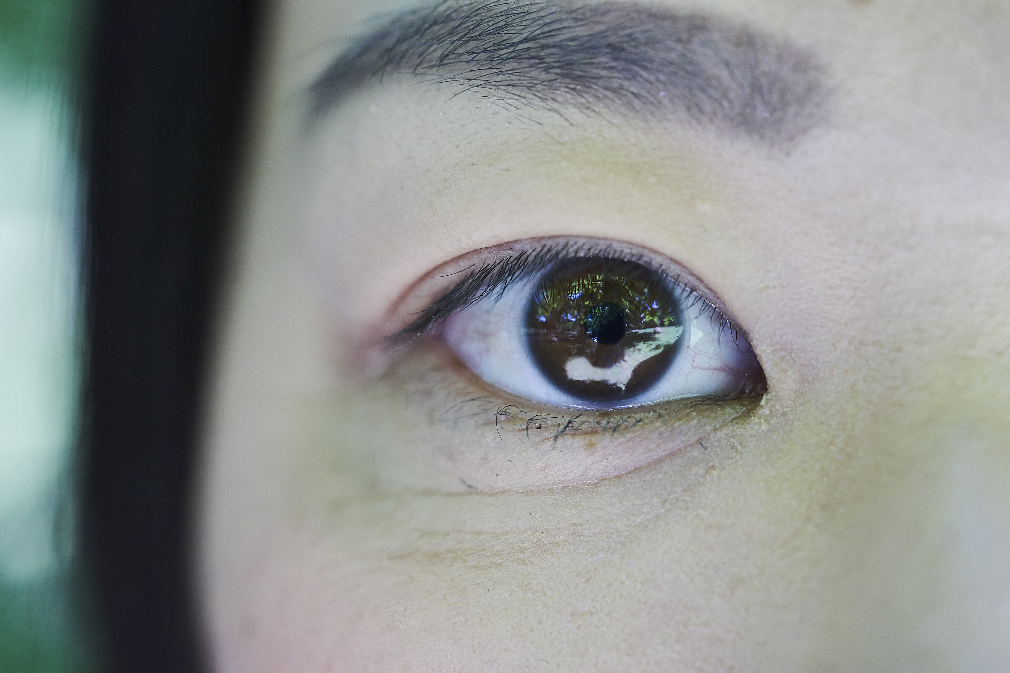 eyes stare