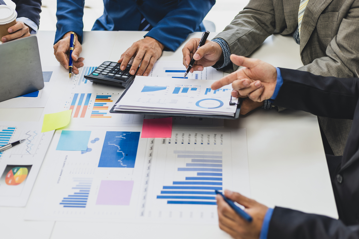 根据以下工作经历生成一份简历使用互联网大厂语言方式补充丰富工作职责和主要成绩：1、2012年至2013年河北文通出纳主要负责银行业务2、2014年至2018年河北裕龙科技财务主管主要负责成本管理、财务报表、财务分析、高新技术企业申报、非洲项目部管理等3、2019年至2021年精进电动财务主管主要负责成本管理、财务报表、财务分析以及业务流程检查控制、IPO审计等4、2021年至今汇金股份财务经理主要