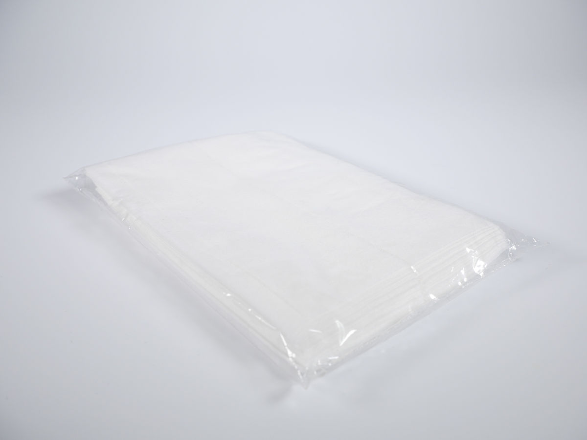 撰写一种带防紫外观察窗的消毒湿巾专利要有湿巾包装袋一侧设有侧透观察窗侧透观察窗便于观察湿巾使用量同时避免光线对湿巾照射导致变质湿巾包装袋顶部可单手打开的抽取盖口整篇撰写包括说明书摘要、说明书、说明书附图和权利要求书其中权利要求书至少包括10个。