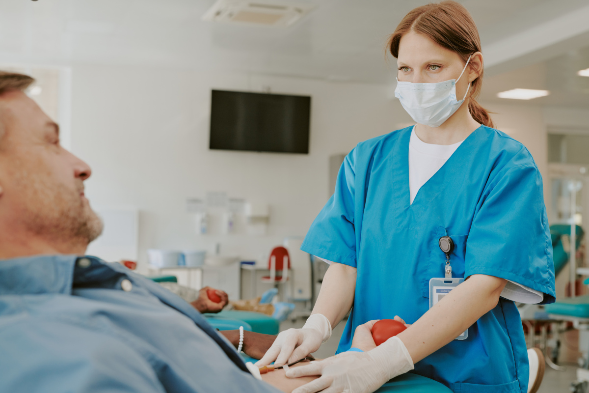 护理专业属于医学专业吗？ - 深入探讨护理和医学的联系与区别