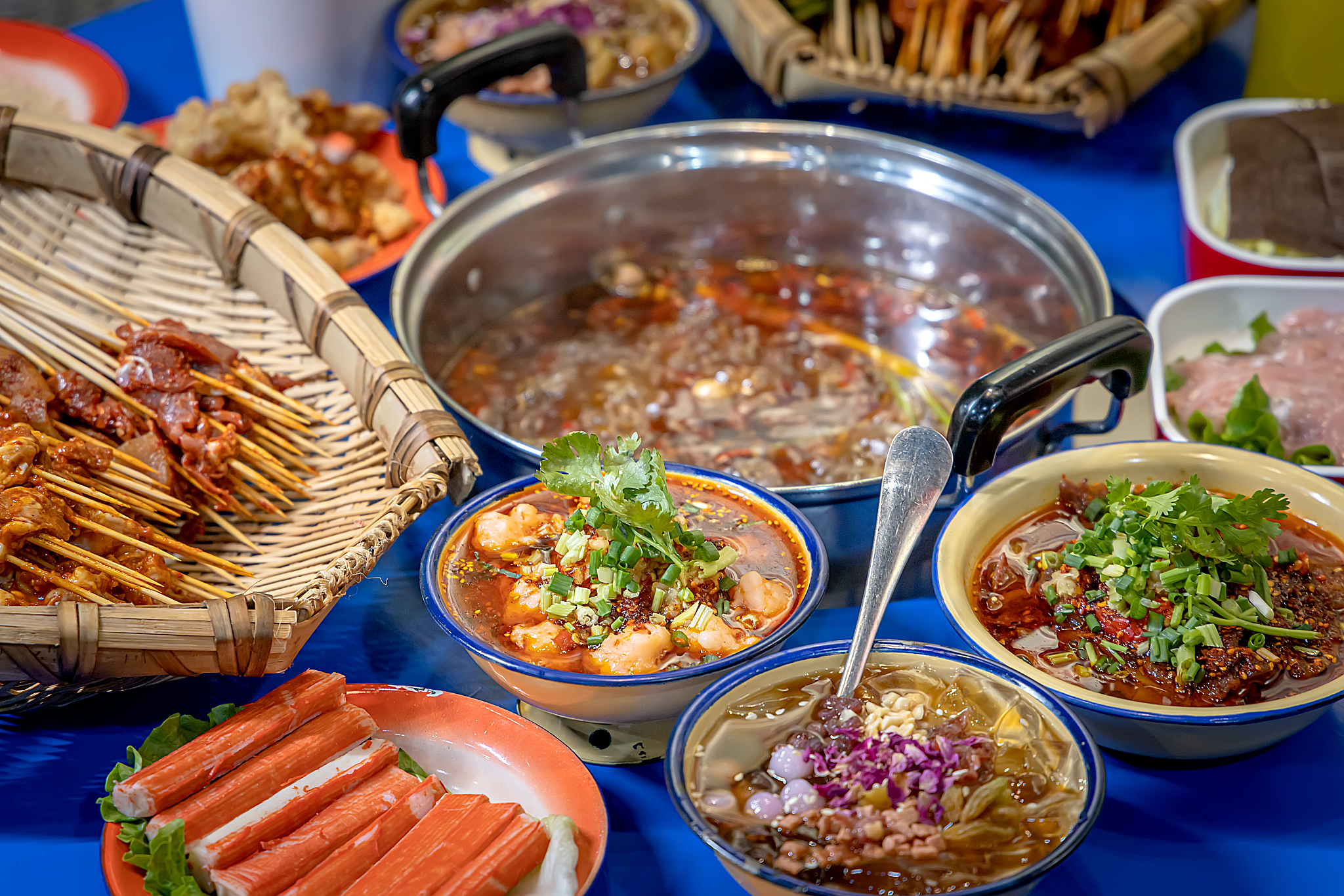 探秘中国西南四省美食之旅：四川、重庆、西藏、云南