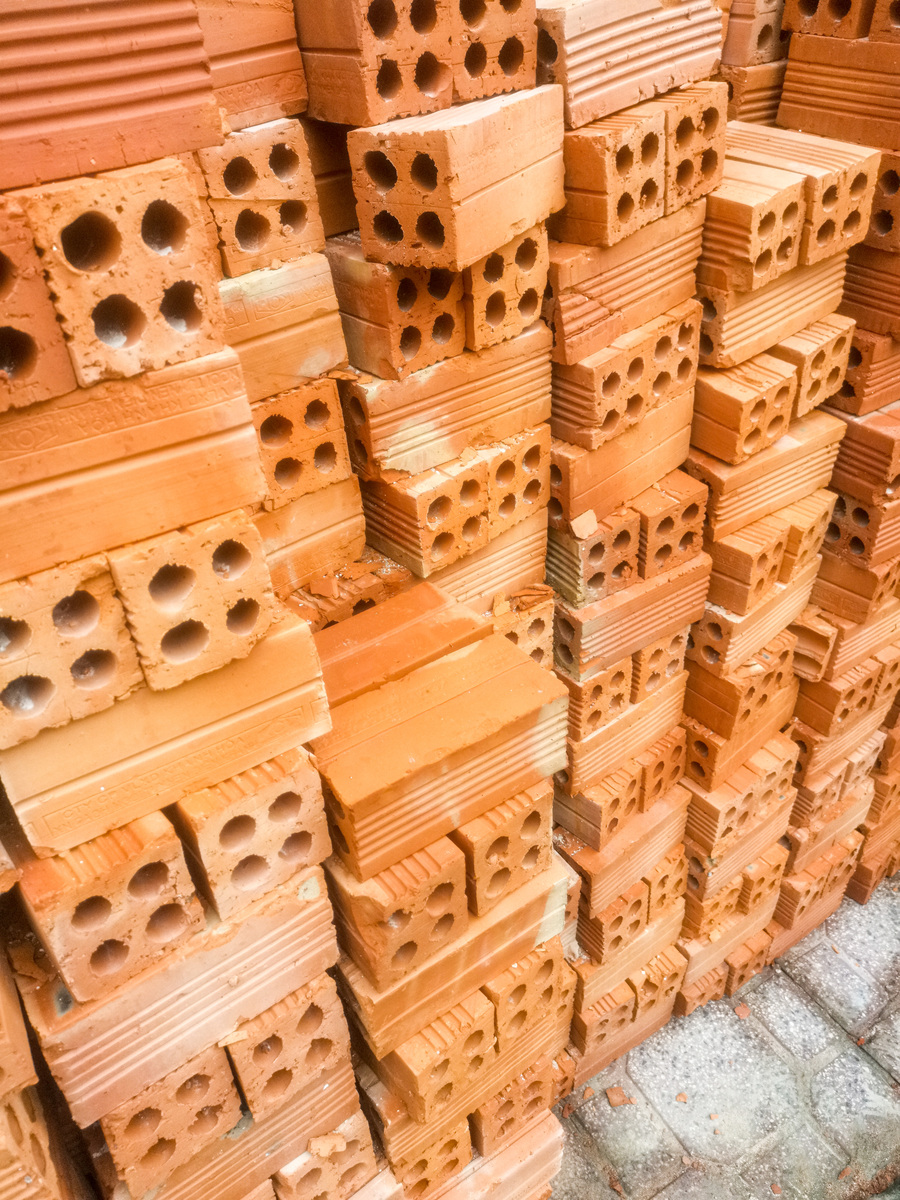 烧结页岩砖 VS 烧结普通砖：选购指南