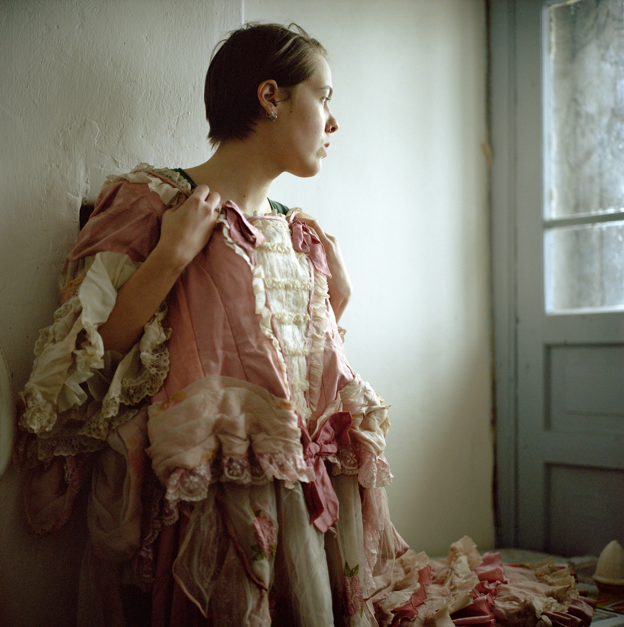 《使女的故事》人物分析：角色、关系和隐喻的病态社会