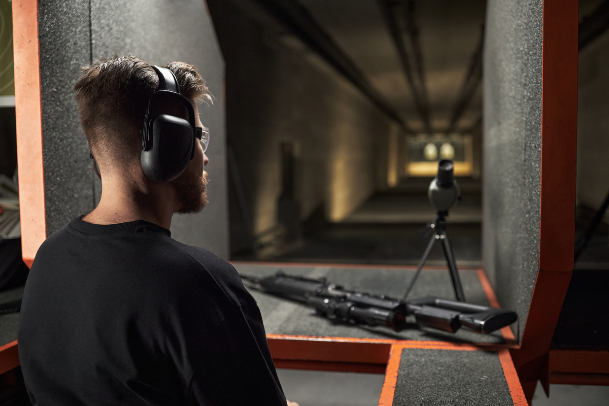 VR军训模拟射击体验：逼真度不足，仍需改进