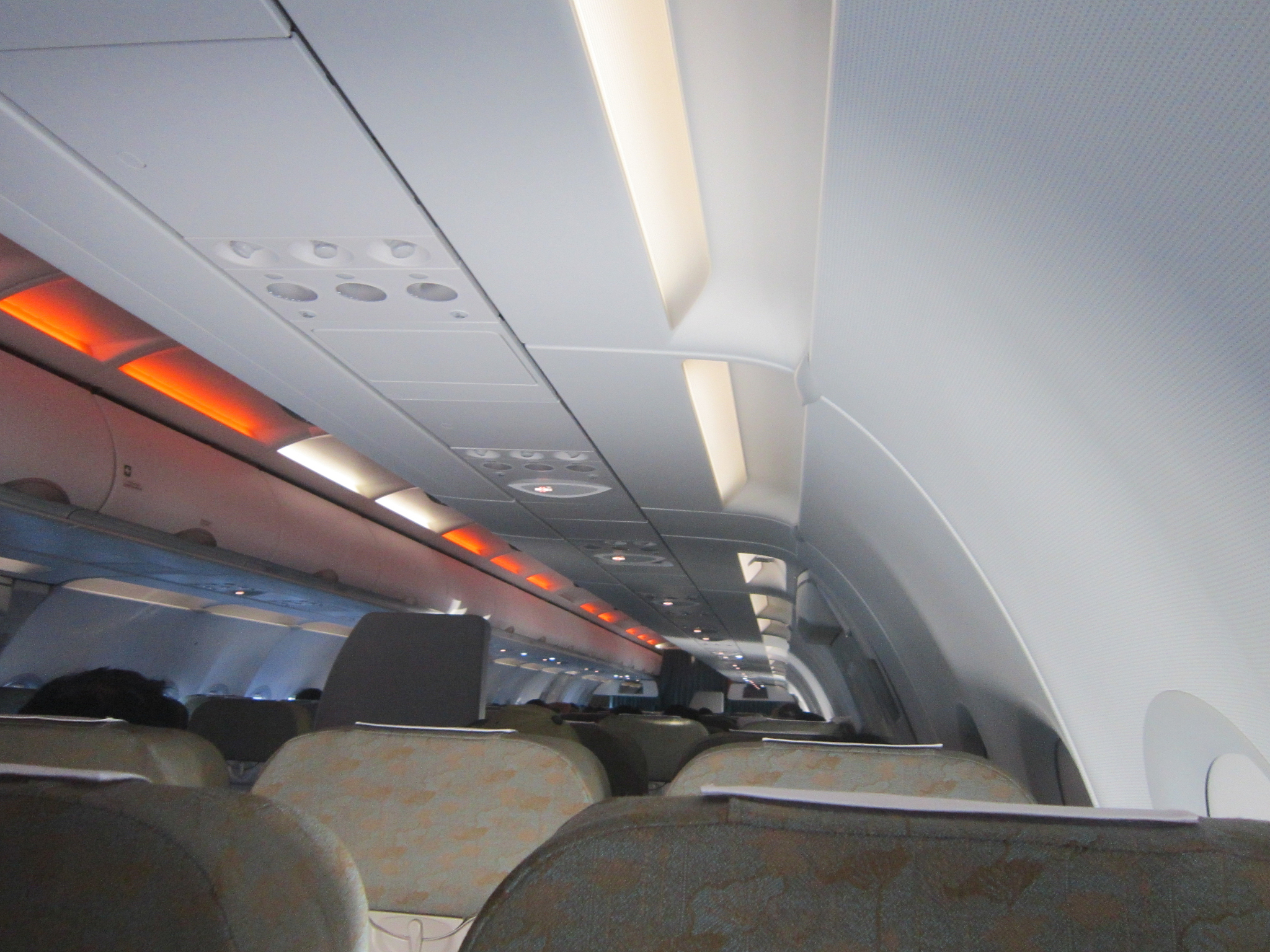 Boeing737-700可收放式着陆灯放出时的速度限制是多少