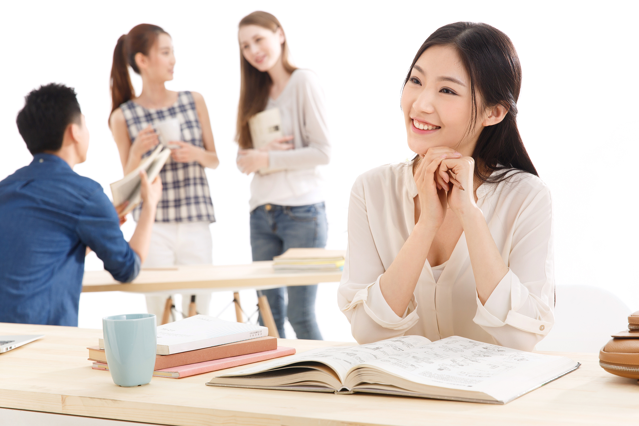 女生说自己年龄小回复，