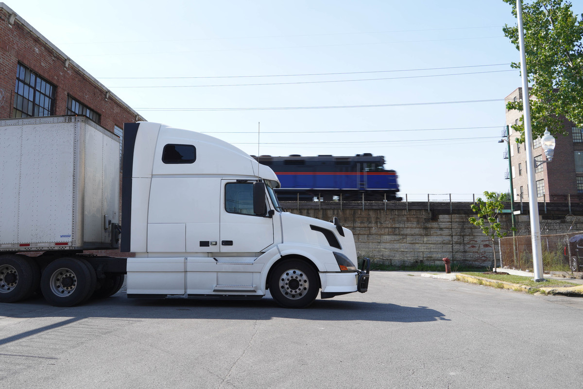 2022 Kenworth W9 - 565 HP, 15-Speed, 220k Miles - $179,000