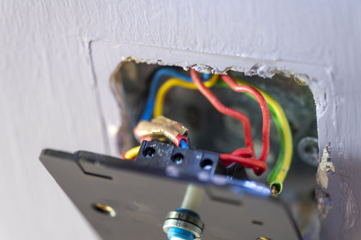 安装墙壁开关步骤