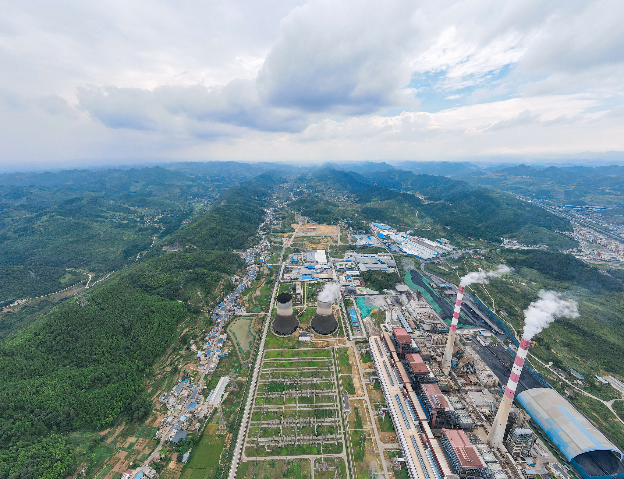 宜宾市动力电池产业布局筠连县如何主动融入全市的产业布局。