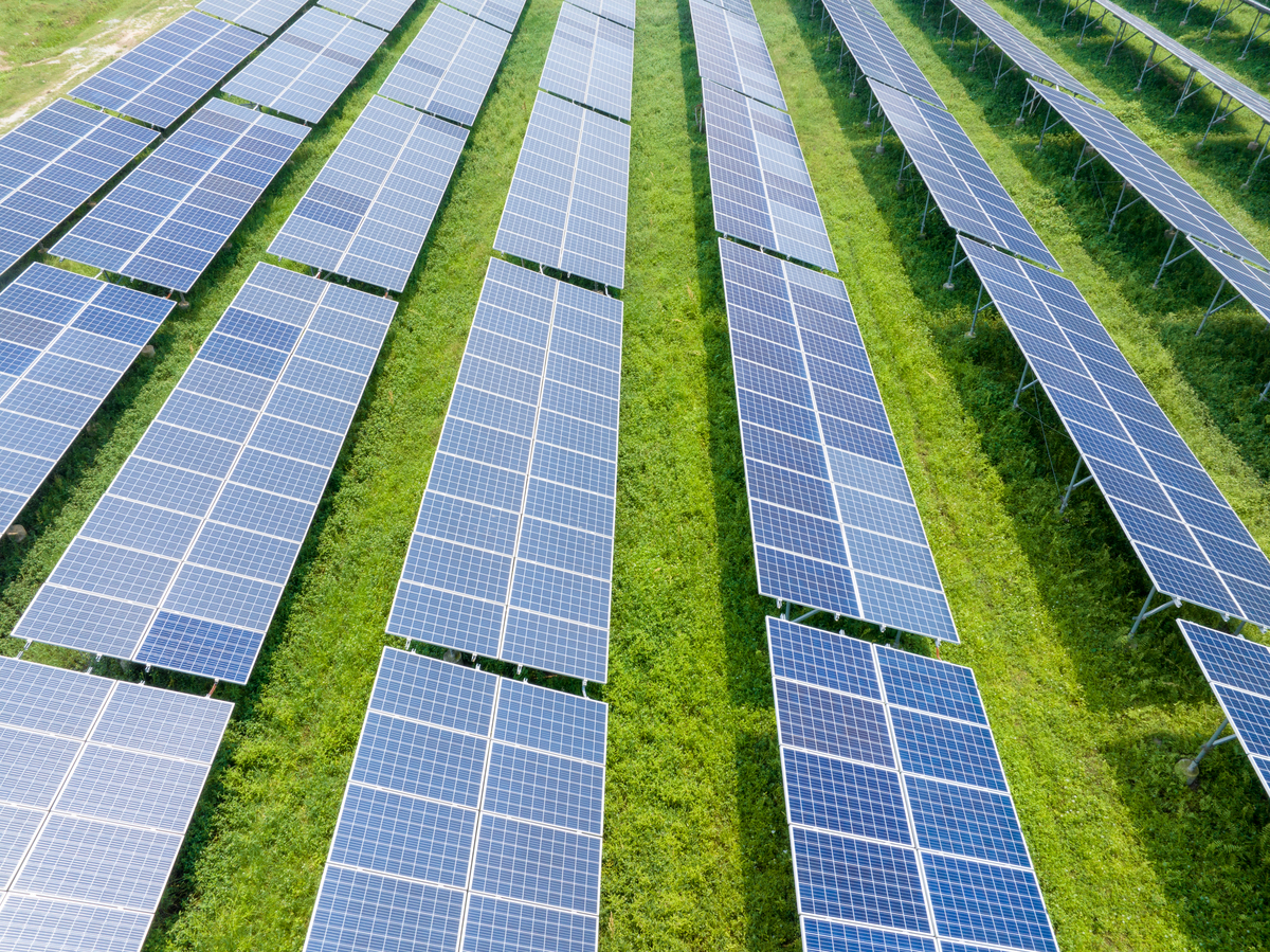 光伏行业特点：环保可持续，技术创新，竞争激烈