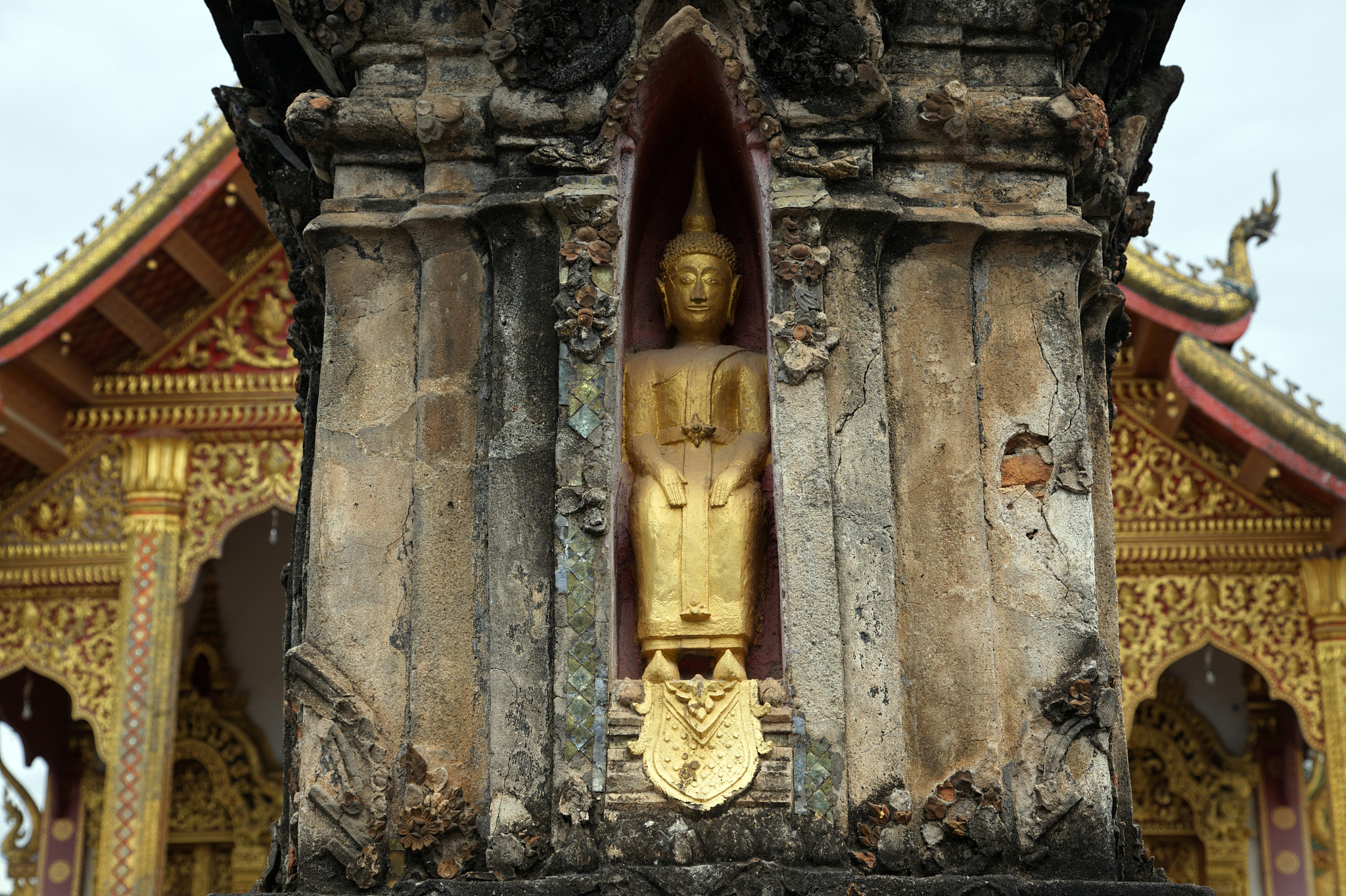 buddha statue on temple
