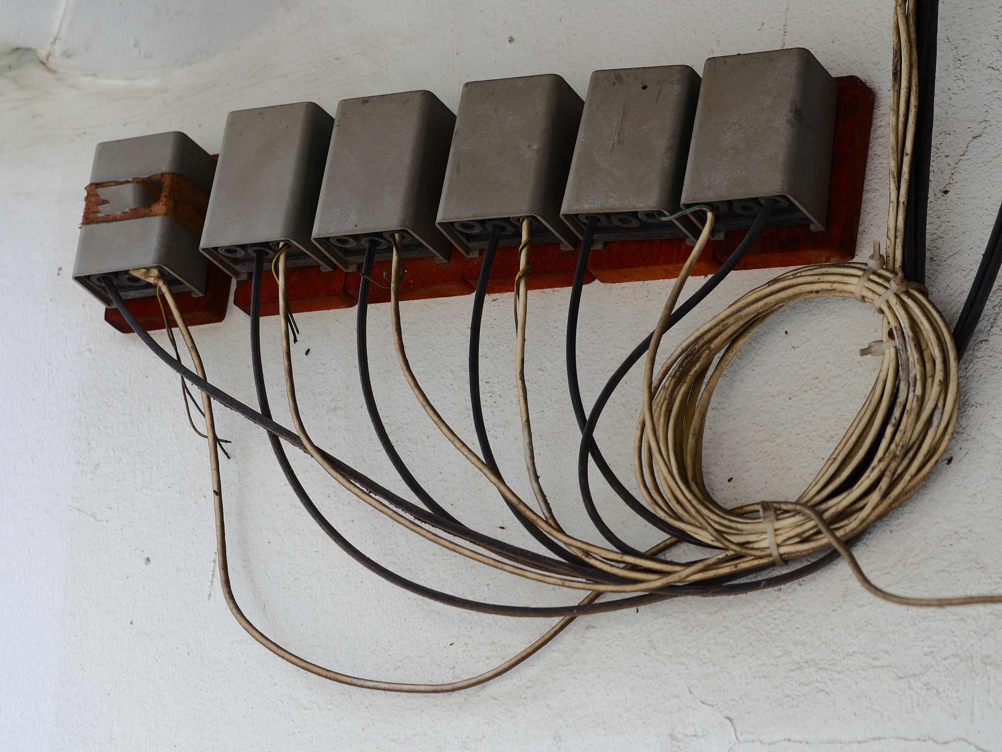 固定电话的电磁波原理：发射与接收