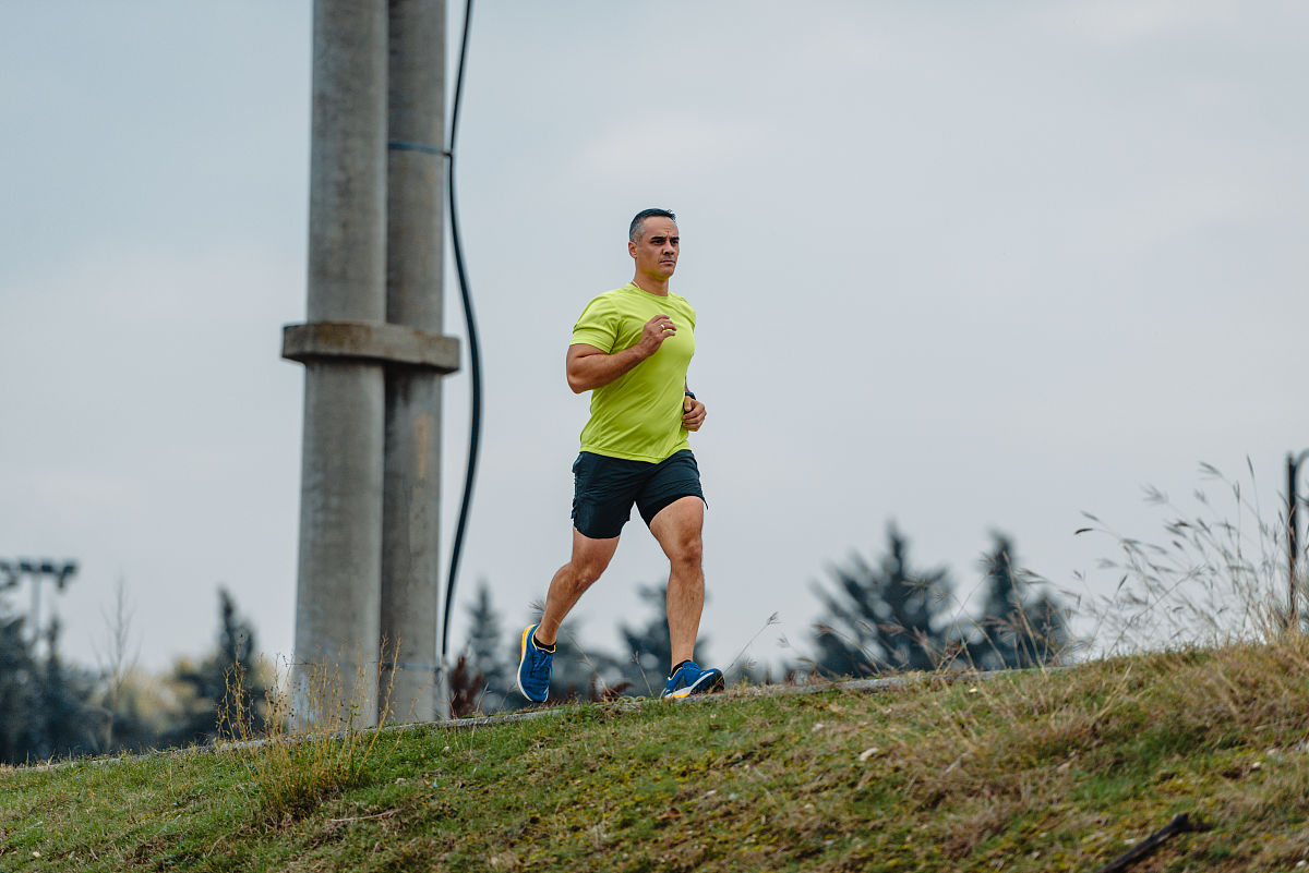 5公里跑步需要多久？合格时间参考及提升技巧