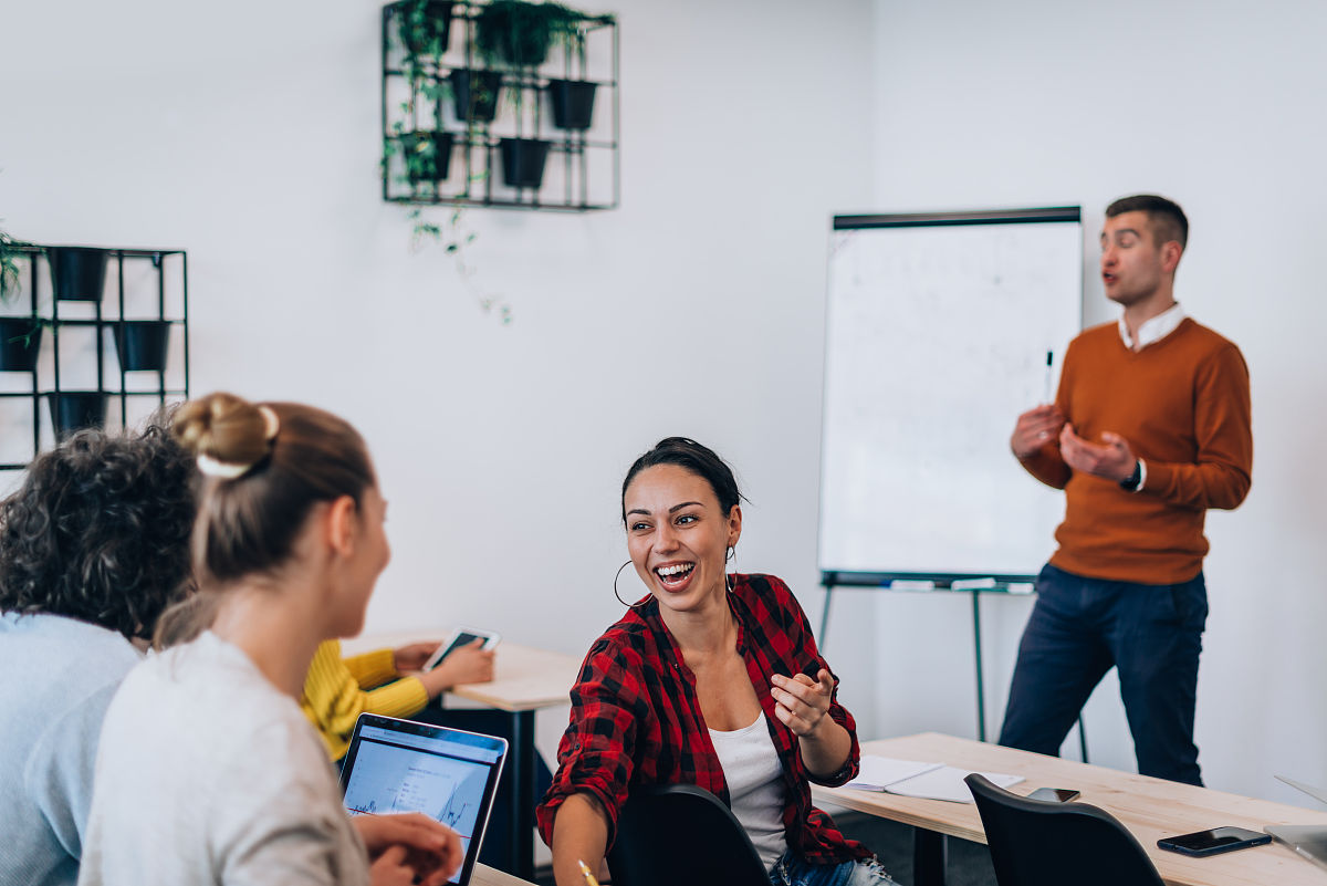 新闻传播学对女生的要求是什么 就业前景好吗