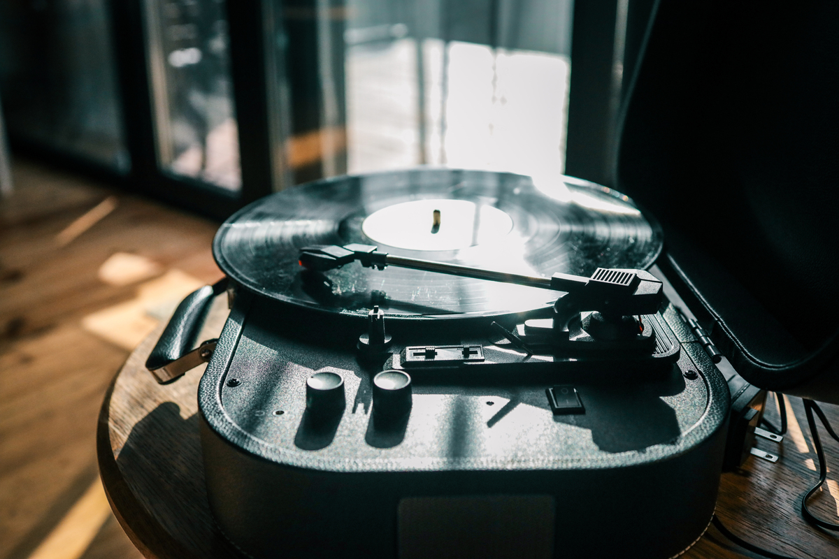 黑胶唱片机：重返音乐经典，开启听觉盛宴