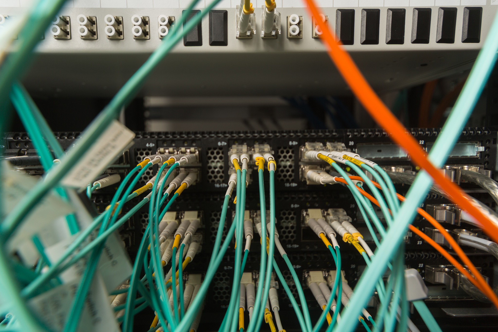 如何创建和关闭串口（COM 和 LPT）